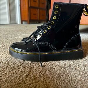 Women’s size 9 Dr.Marten’s ZAVALA never worn